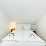 Wellnessoase Mit Sauna Und Garten *